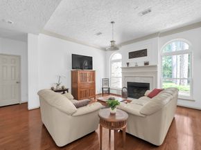 22 Pebble Hollow Court, The Woodlands TX 77381