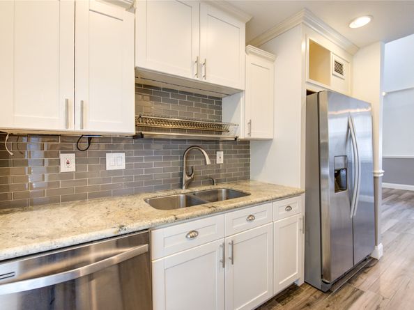 9809 Richmond Avenue D5, Houston TX 77042