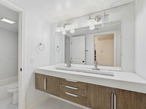 2100 Tanglewilde Street 625, Houston TX 77063