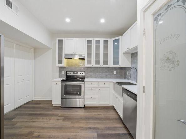 2100 Tanglewilde Street 625, Houston TX 77063