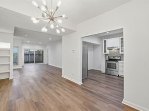2100 Tanglewilde Street 625, Houston TX 77063