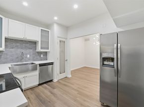 2100 Tanglewilde Street 625, Houston TX 77063
