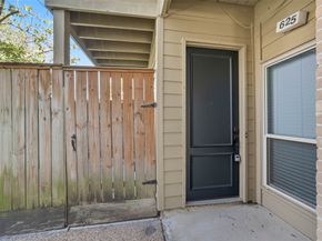 2100 Tanglewilde Street 625, Houston TX 77063