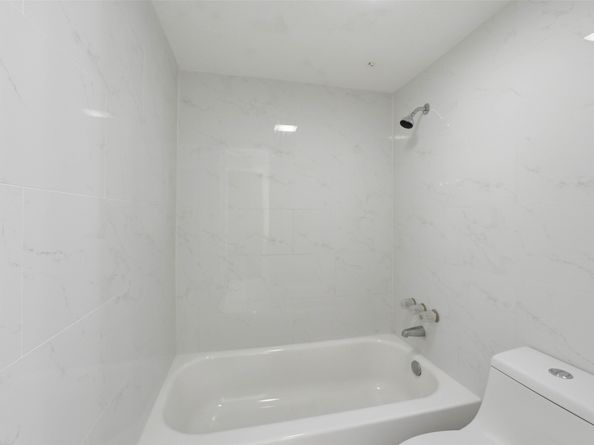 2100 Tanglewilde Street 625, Houston TX 77063