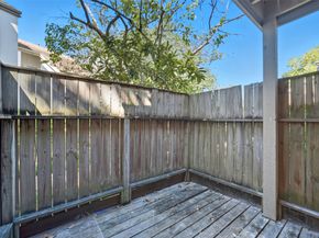 2100 Tanglewilde Street 625, Houston TX 77063