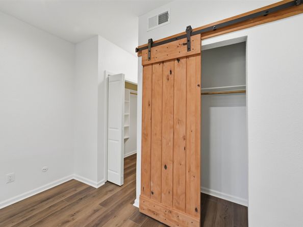 2100 Tanglewilde Street 625, Houston TX 77063
