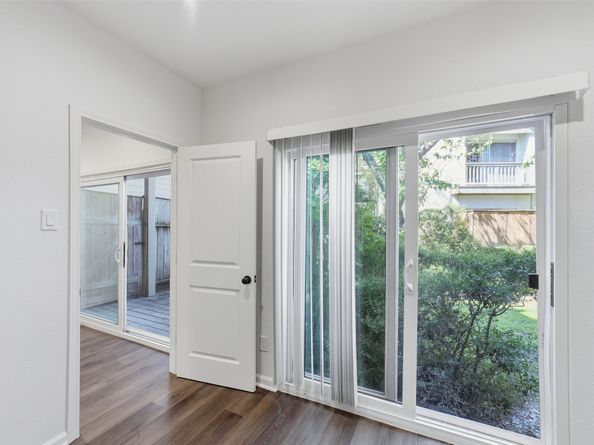 2100 Tanglewilde Street 625, Houston TX 77063