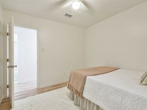 105 E Wavy Oak Circle, The Woodlands TX 77381