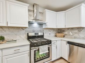 105 E Wavy Oak Circle, The Woodlands TX 77381