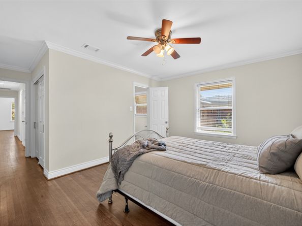 5111 Creekbend Drive, Houston TX 77035