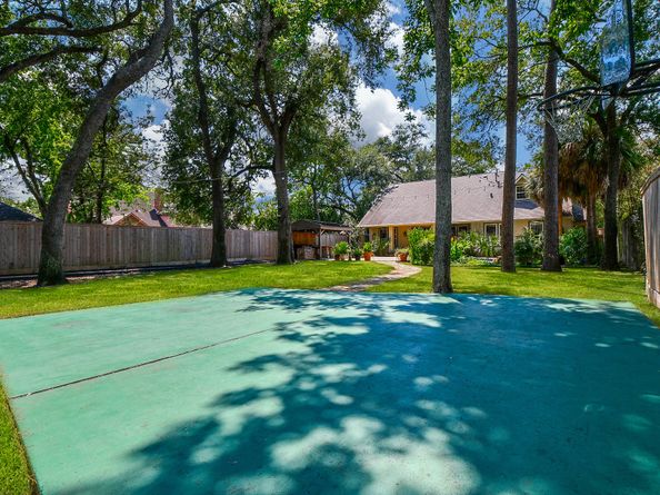 1240 Bingle Road, Spring Valley Village TX 77055