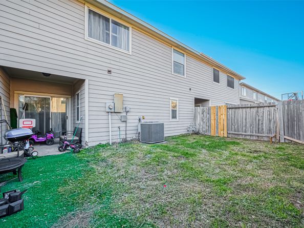 2827 Silver Charm, Houston TX 77014