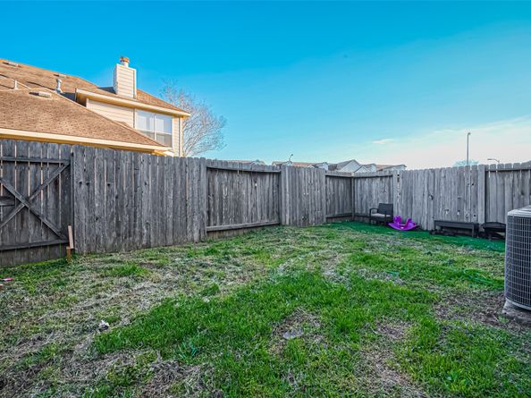 2827 Silver Charm, Houston TX 77014