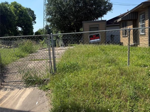 3818 Hardy Street, Houston TX 77009
