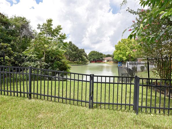 1110 Lake Estates Drive, Sugar Land TX 77498