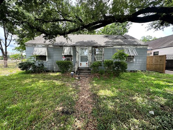 2015 Des Jardines Street, Houston TX 77023