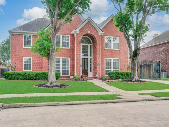12427 Shadycrest Drive, Houston TX 77082