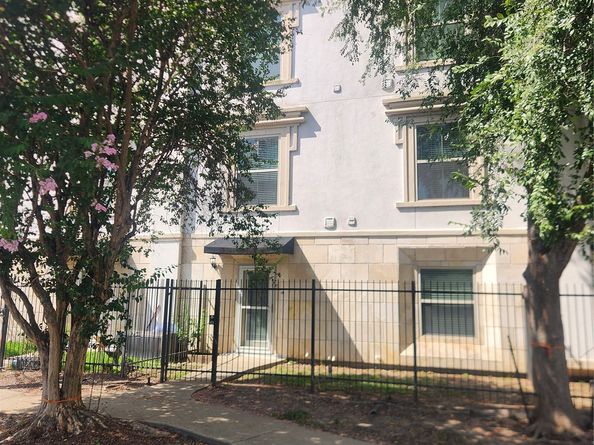 3501 Chenevert Street 2, Houston TX 77004