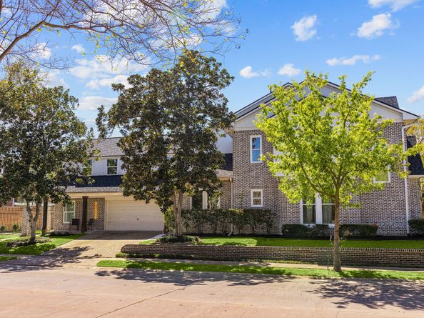 13 Queen Mary Court, Sugar Land TX 77479