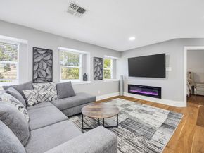 13 Queen Mary Court, Sugar Land TX 77479