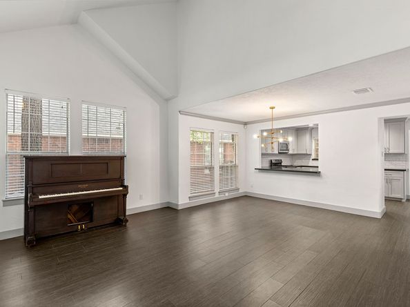 39 W Tallowberry Drive, The Woodlands TX 77381