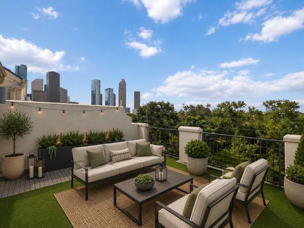 1208 W Dallas Street, Houston TX 77019