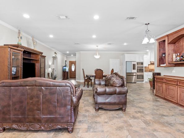 631 Apache Street, Houston TX 77022