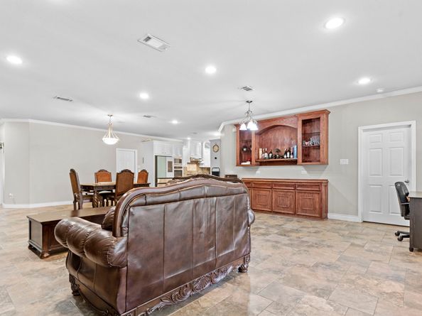 631 Apache Street, Houston TX 77022