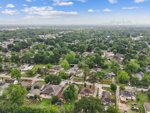 631 Apache Street, Houston TX 77022