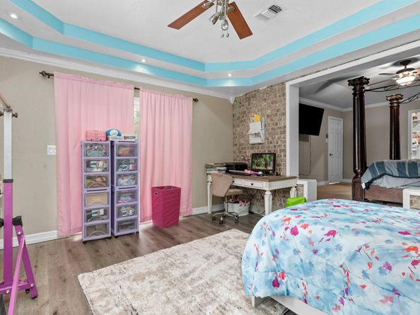 631 Apache Street, Houston TX 77022