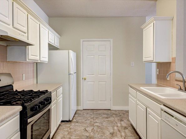 2702 Greenlee DR, Leander TX 78641