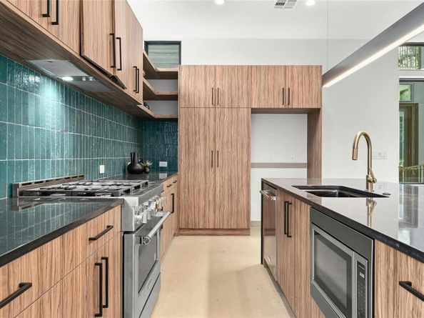219 Lessin LN Unit 6, Austin TX 78704