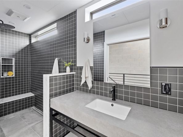 700 Denson DR 2101, Austin TX 78752
