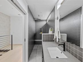 700 Denson DR 2101, Austin TX 78752