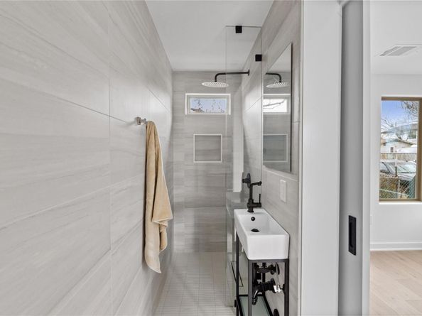700 Denson DR 2101, Austin TX 78752