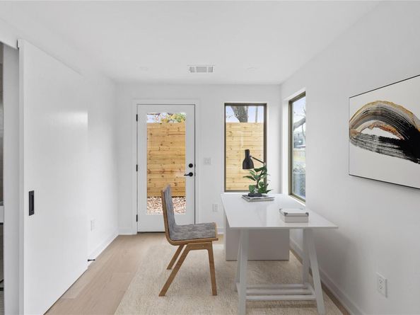 700 Denson DR 2101, Austin TX 78752