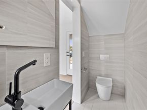 700 Denson DR 2101, Austin TX 78752