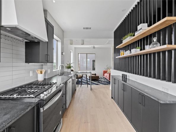 700 Denson DR 2101, Austin TX 78752