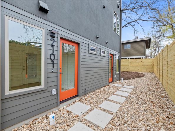 700 Denson DR 2101, Austin TX 78752