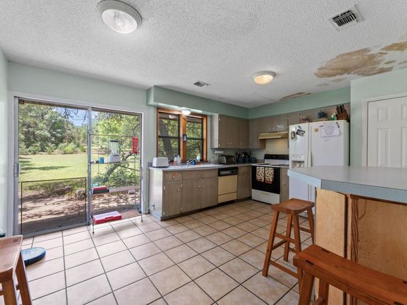 9005 Dorella LN, Austin TX 78736