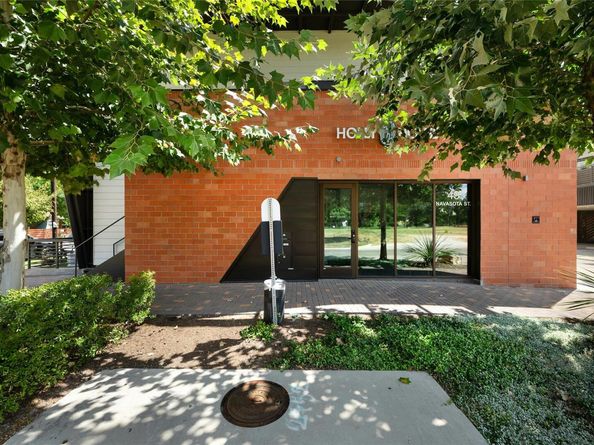 49 Navasota ST 216, Austin TX 78702