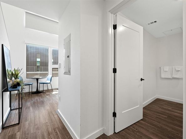 49 Navasota ST 216, Austin TX 78702