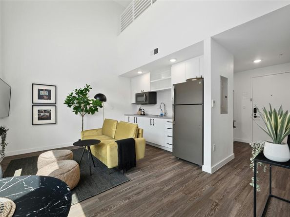 49 Navasota ST 216, Austin TX 78702