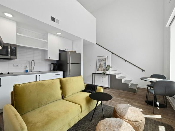 49 Navasota ST 216, Austin TX 78702