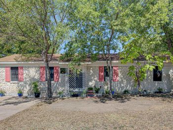 110 W Saint Johns Ave