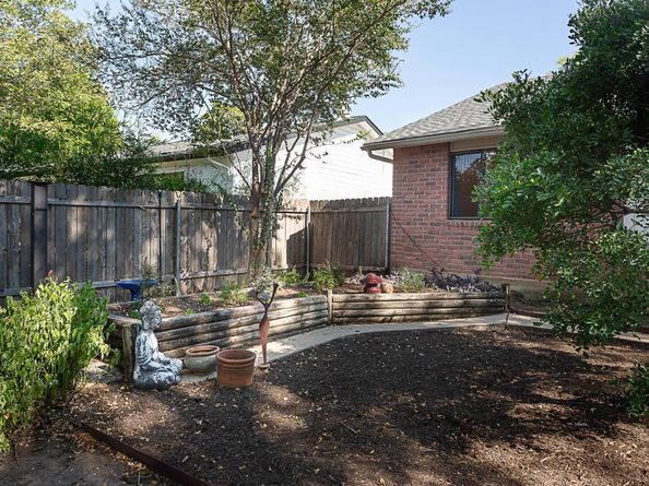 7602 Whispering Oaks DR, Austin TX 78745