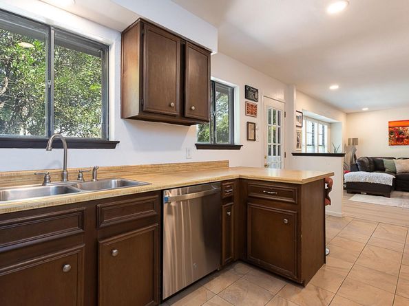 7602 Whispering Oaks DR, Austin TX 78745