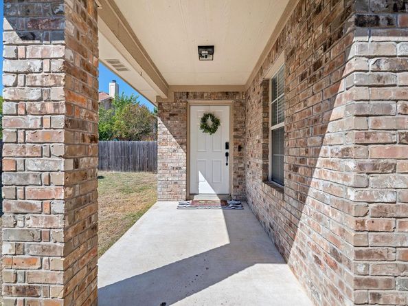20804 Trotters LN, Pflugerville TX 78660