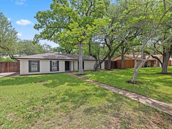 9201 Robins Nest LN, Austin TX 78729