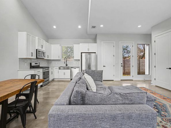 7102 Providence Ave 2, Austin TX 78752